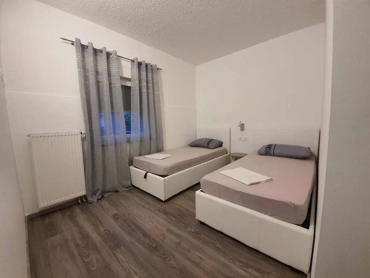 Apartman Bitunjac Gornji Karin 0*,  Croatia
