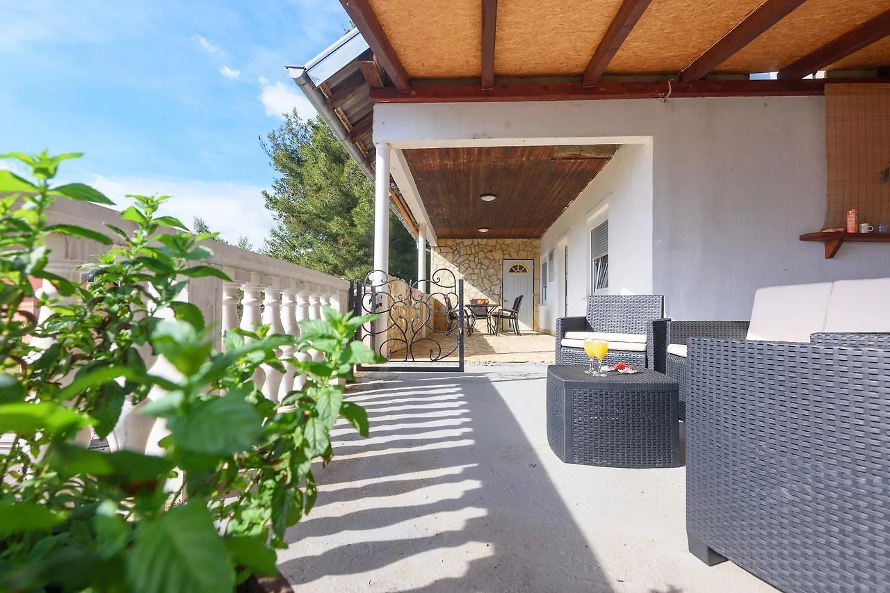 Apartman Bitunjac Gornji Karin Apartment
